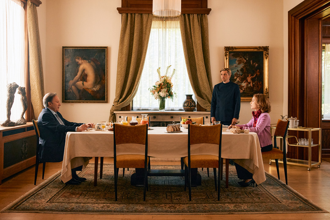 Isabelle Huppert, Raphaël Personnaz, André Marcon dans Le Femme la plus riche du monde