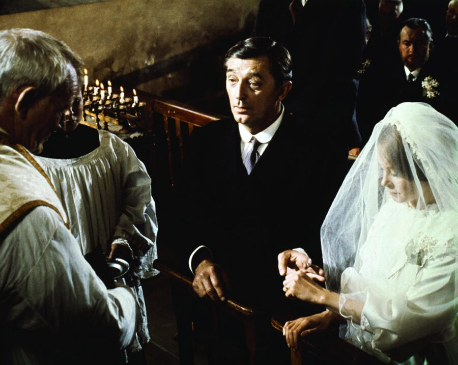 Afficher l'image Robert Mitchum, Sarah Miles