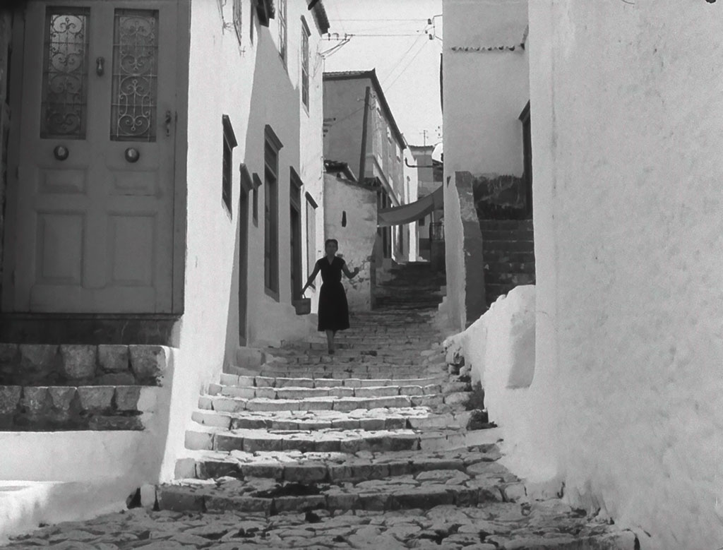 Elli Lambeti dans La Fille en noir