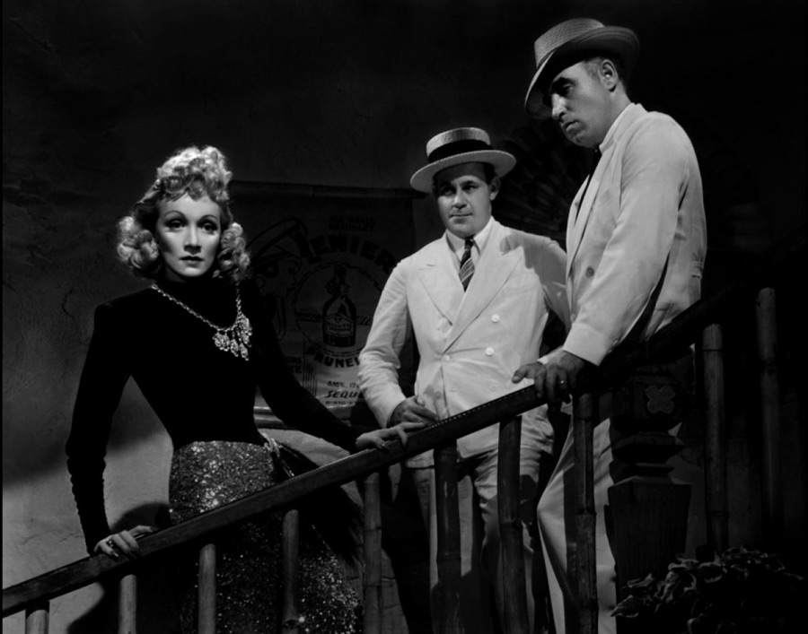 Marlene Dietrich, Broderick Crawford dans La Maison des sept péchés