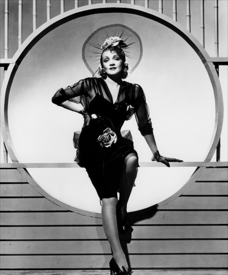 Marlene Dietrich dans La Maison des sept péchés