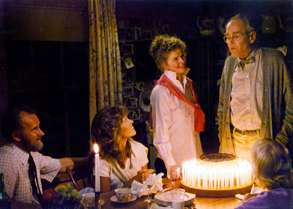 Henry Fonda, Katharine Hepburn, Jane Fonda, Dabney Coleman, Doug McKeon dans La maison du lac