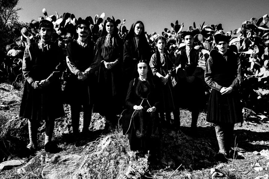Afficher l'image Karyofyllia Karabeti, Maria Protopappa, Yiorgos Minadákis