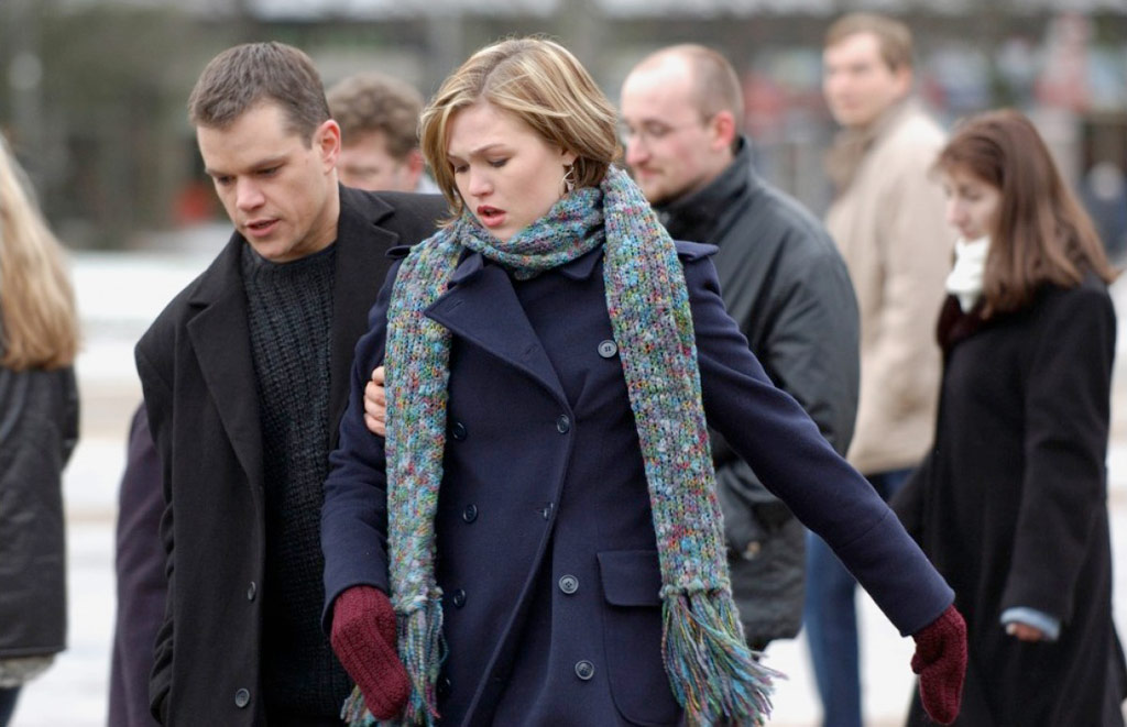 Matt Damon, Julia Stiles dans La mort dans la peau