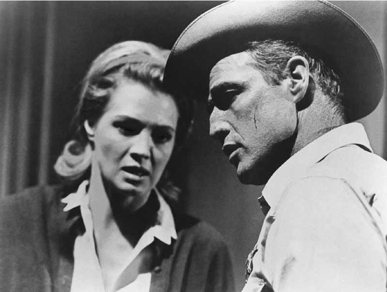 Marlon Brando, Angie Dickinson dans La poursuite impitoyable
