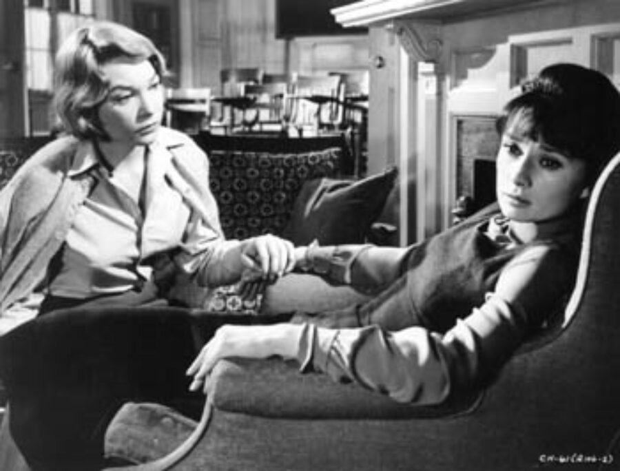 Afficher l'image Audrey Hepburn, Shirley MacLain