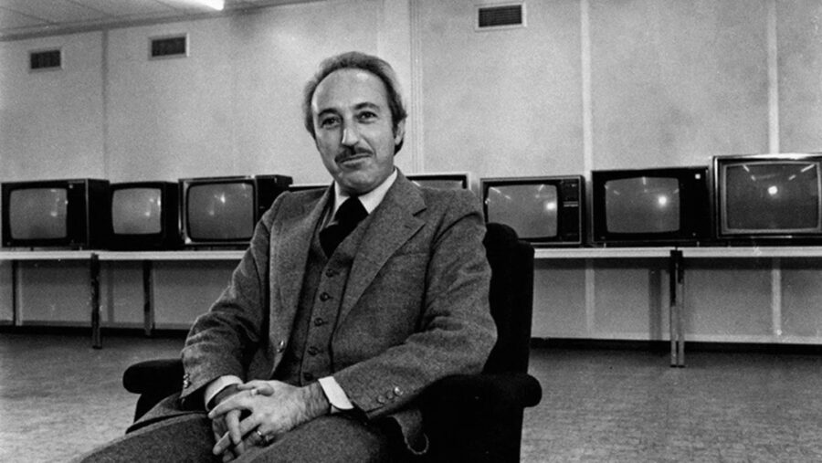 Afficher l'image la-voix-de-son-maitre-03