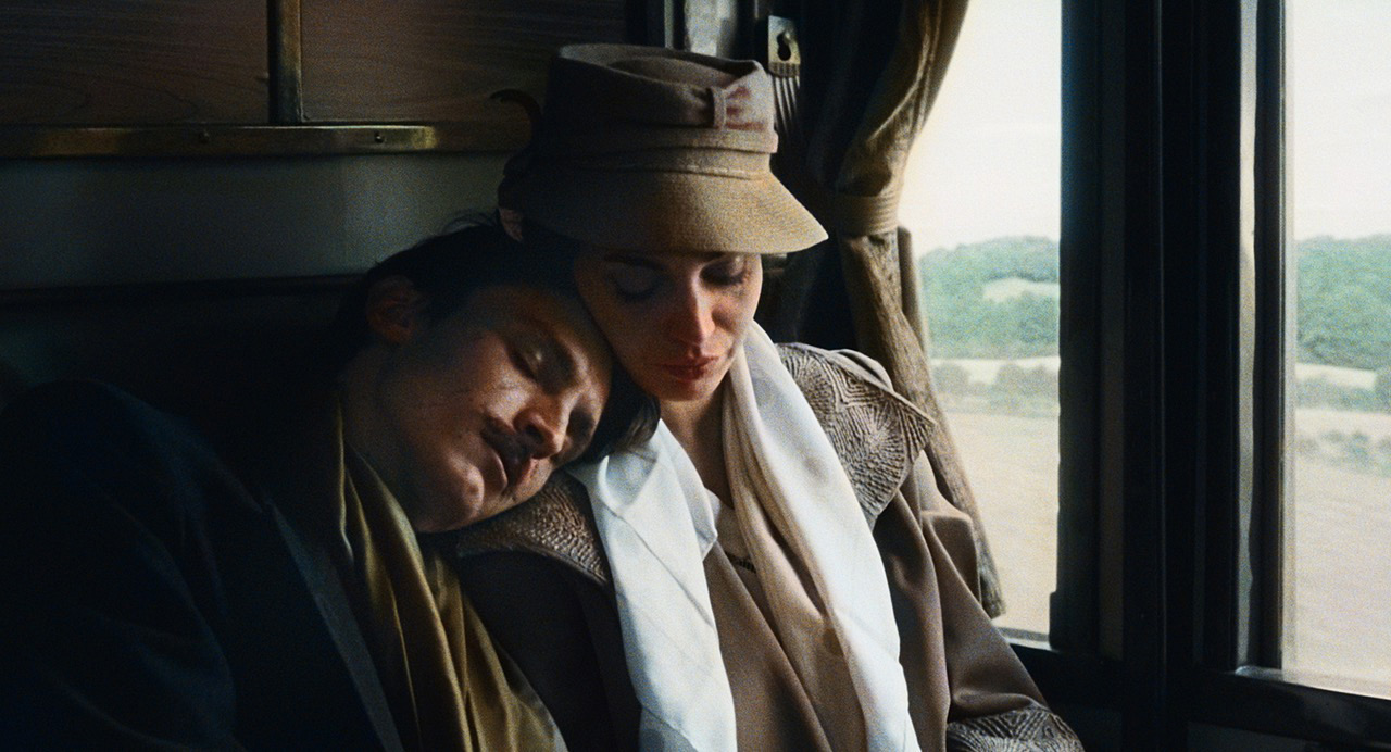 Souheila Yacoub, Vassili Schneider dans L'Âge d'or