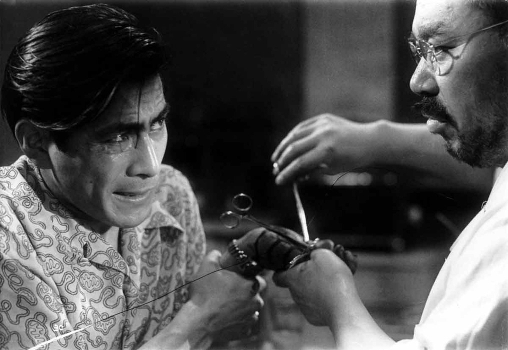 Toshirô Mifune, Takashi Shimura dans L'Ange ivre