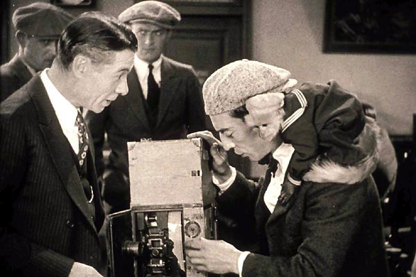 Buster Keaton dans Le Cameraman