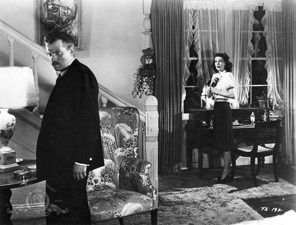 Orson Welles, Loretta Young dans Le criminel