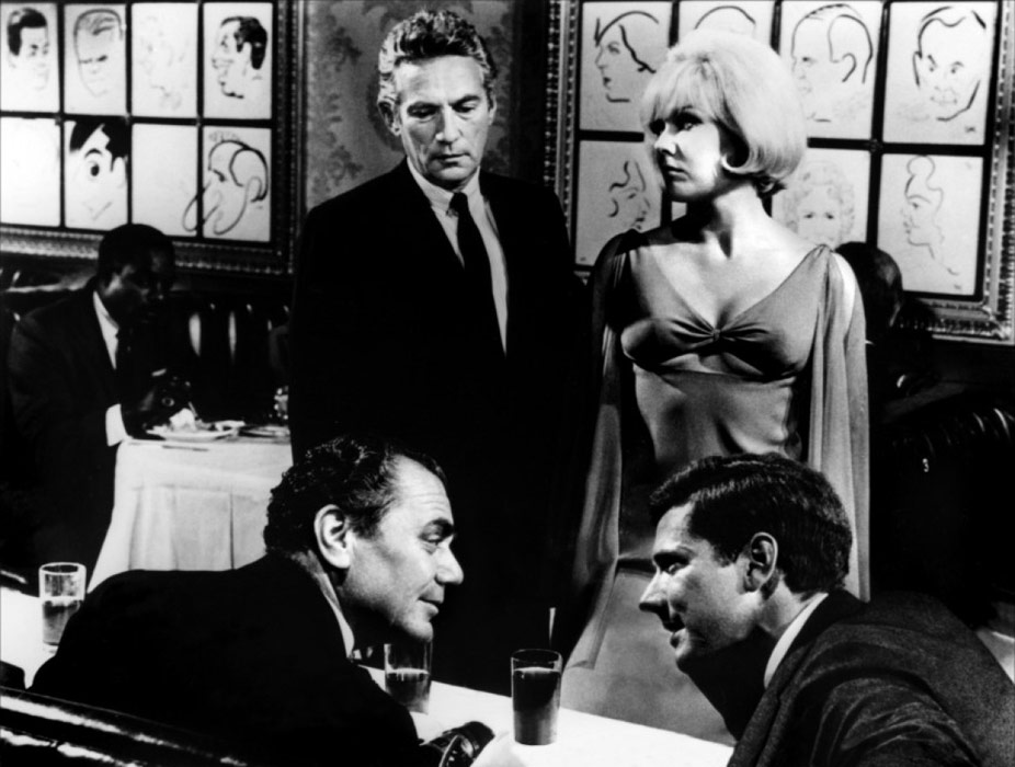 Kim Novak, Peter Finch, Ernest Borgnine dans Le Démon des femmes
