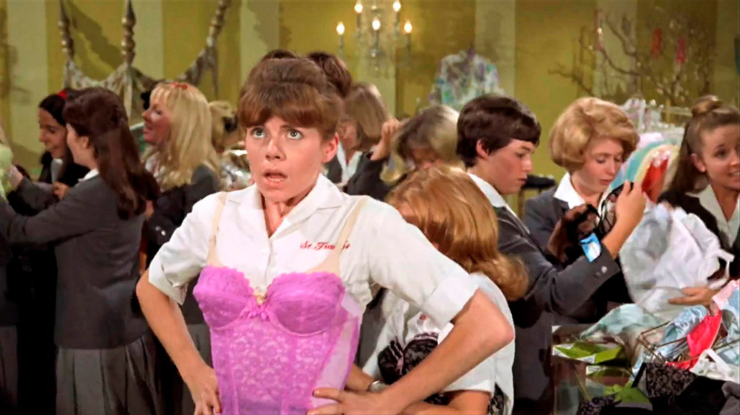 June Harding dans Le Dortoir des anges