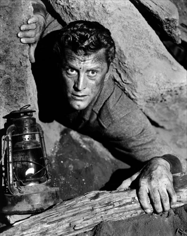 Kirk Douglas dans Le Gouffre aux chimères