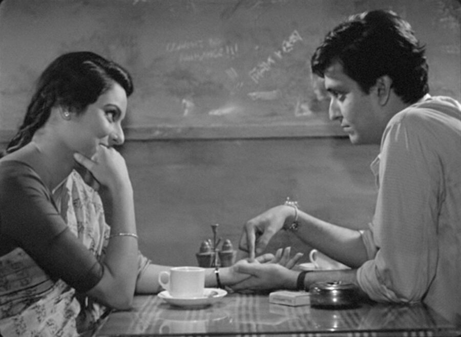 Afficher l'image Soumitra Chatterjee, Madhavi Mukherjee