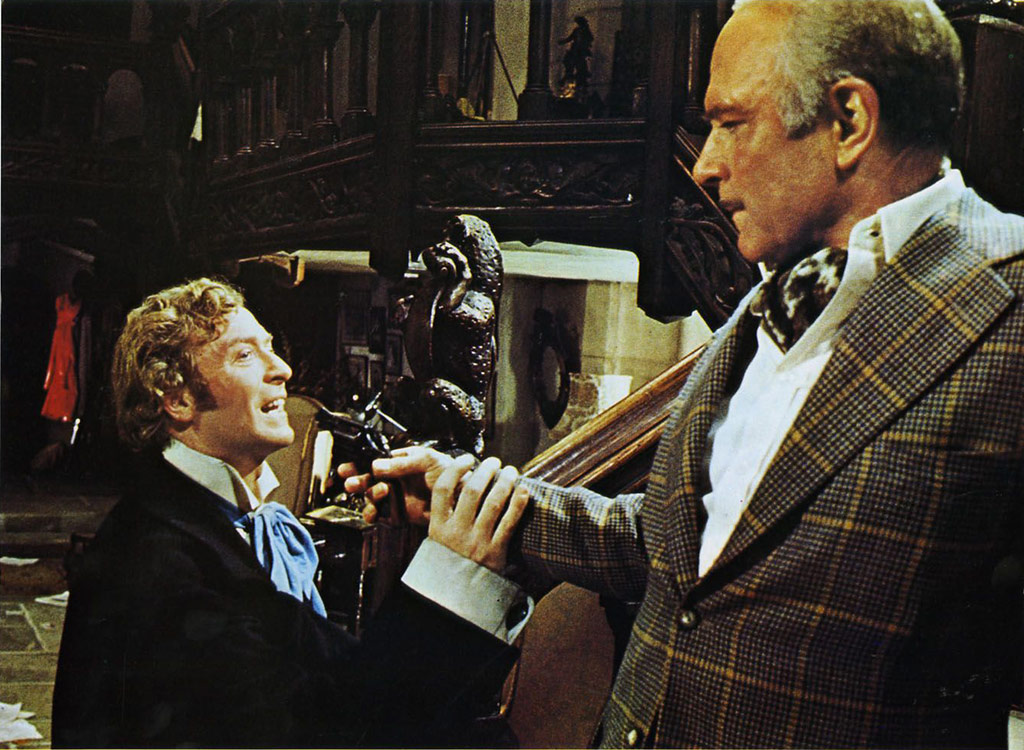 Michael Caine, Laurence Olivier dans Le Limier