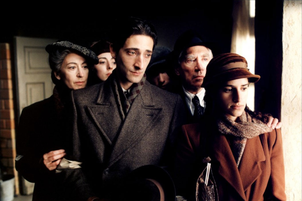 Adrien Brody, Julia Rayner, Jessica Kate Meyer, Maureen Lipman, Frank Finlay dans Le Pianiste