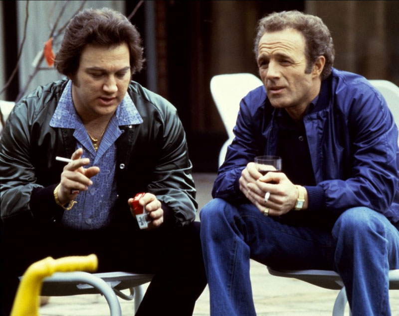 James Caan, James Belushi  dans Le Solitaire