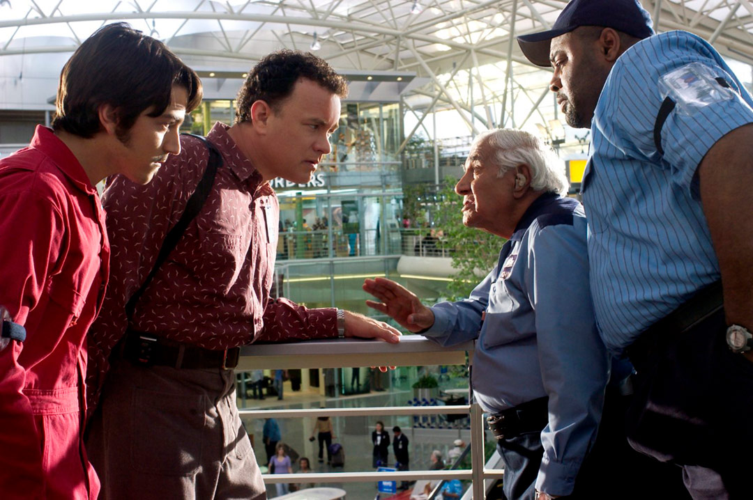 Tom Hanks, Chi McBride, Diego Luna, Kumar Pallana dans Le Terminal