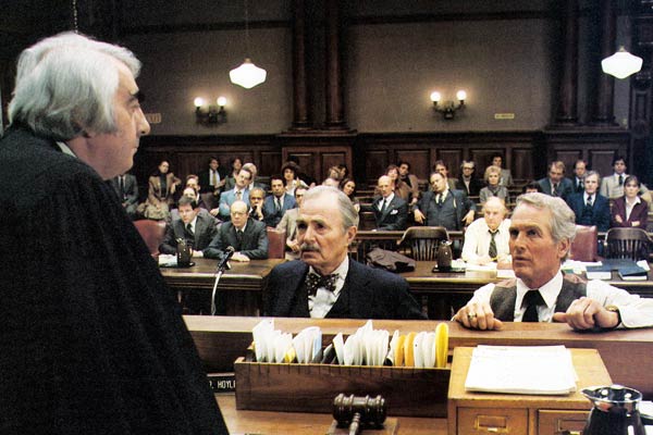Milo O'Shea, James Mason, Paul Newman dans Le Verdict