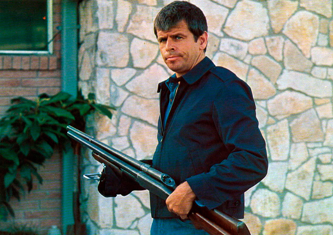 William Devane dans Légitime violence