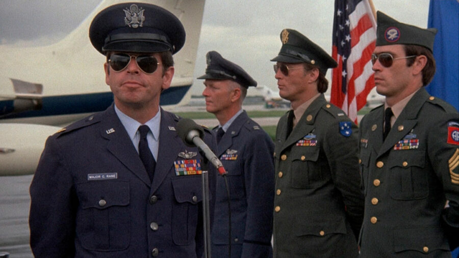 Afficher l'image William Devane, Tommy Lee Jones