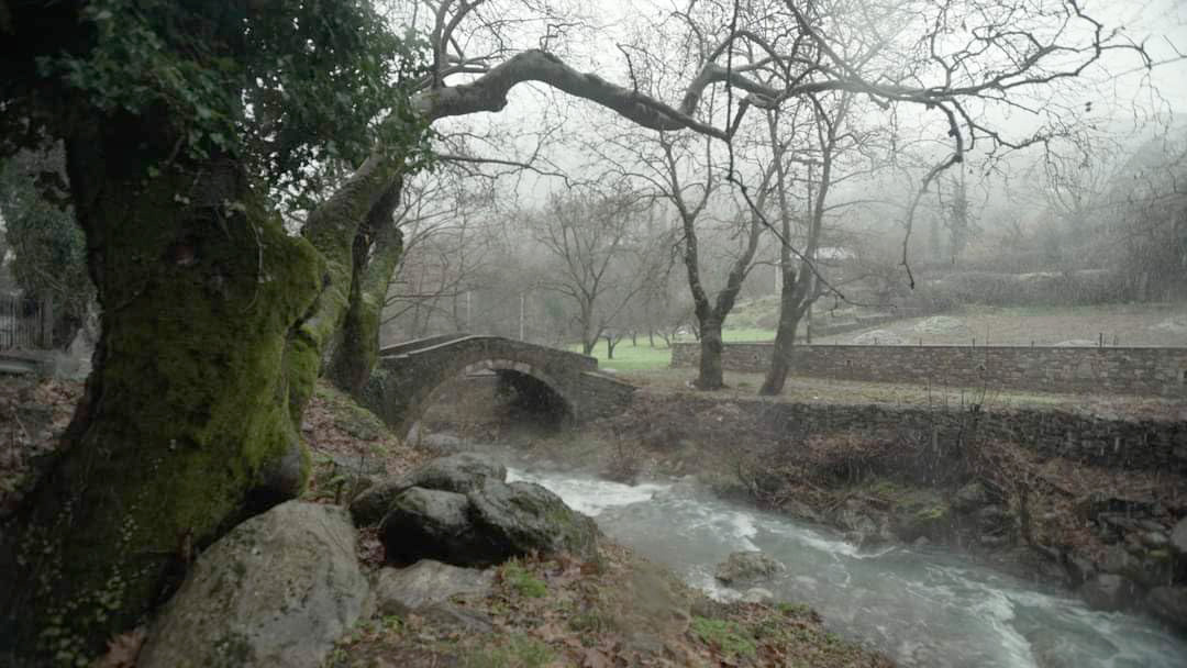 dans Lenaki : deux incendies, deux malédictions