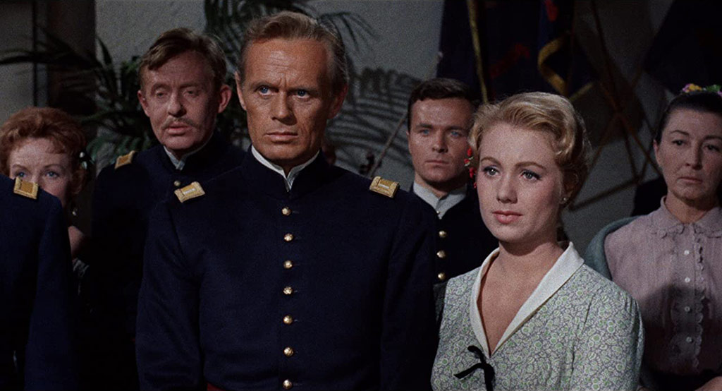 Richard Widmark, Shirley Jones dans le film Les Deux cavaliers