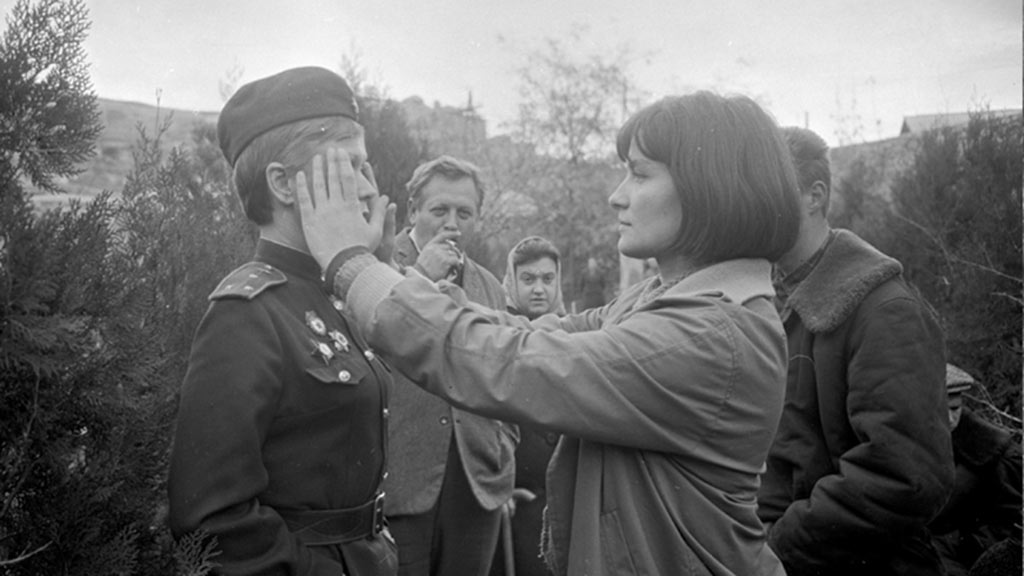 Maïa Boulgakova, Larissa Chepitko sur le tournage de Les Ailes