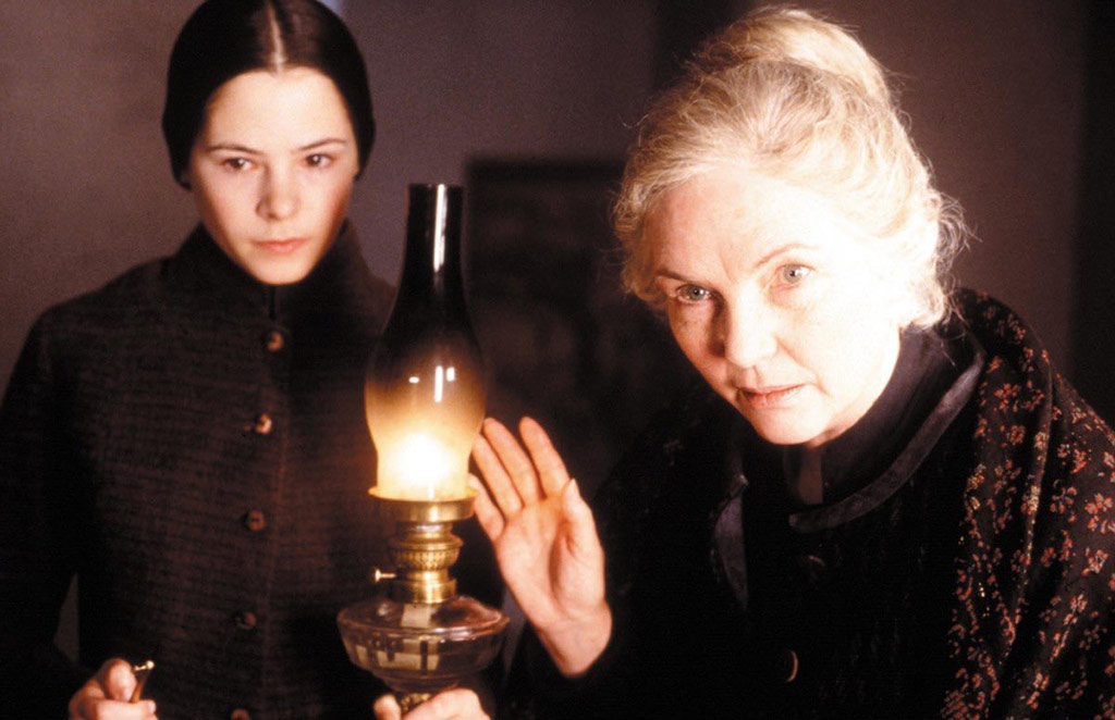 Fionnula Flanagan, Elaine Cassidy dans Les Autres