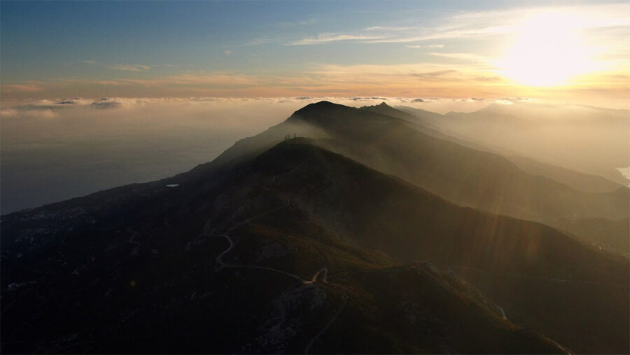 Afficher l'image les-charboniers-d-ikaria-01