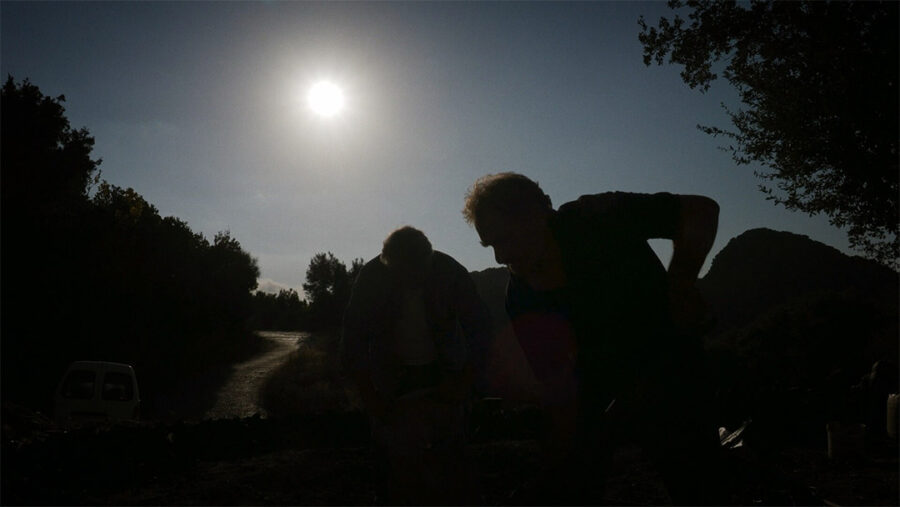Afficher l'image les-charboniers-d-ikaria-02