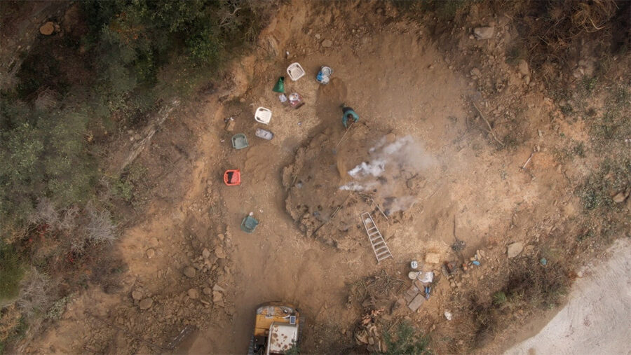 Afficher l'image les-charboniers-d-ikaria-03