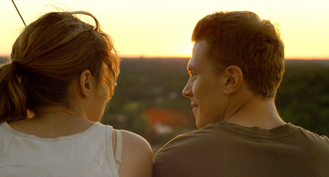 Adèle Haenel, Kévin Azaïs dans Les Combattants