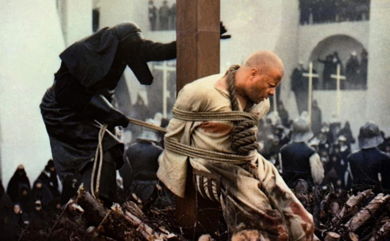 Oliver Reed dans Les Diables