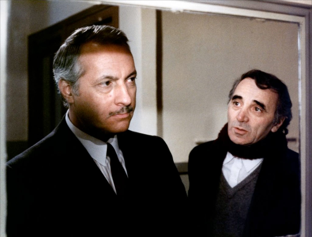 Michel Serrault, Charles Aznavour dans Les fantômes du chapelier