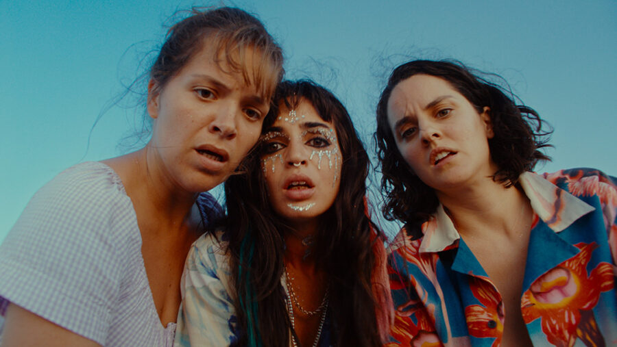 Afficher l'image Souheila Yacoub, Noémie Merlant, Sanda Codreanu
