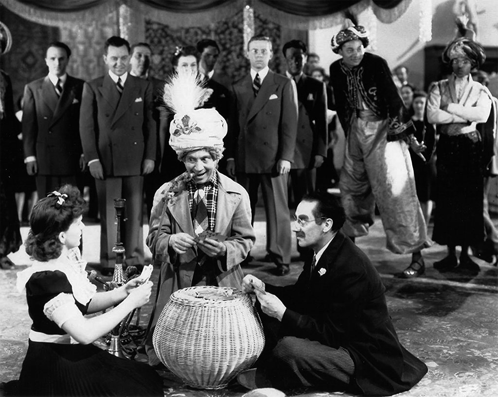 Groucho Marx, Virginia Grey, Chico Marx dans Les Marx au grand magasin