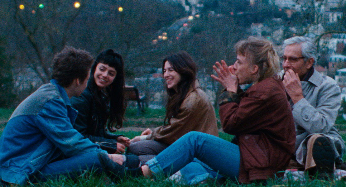 Quito Rayon Richter, Charlotte Gainsbourg, Noée Abita, Megan Northam, Didier Sandre dans Les Passagers de la nuit