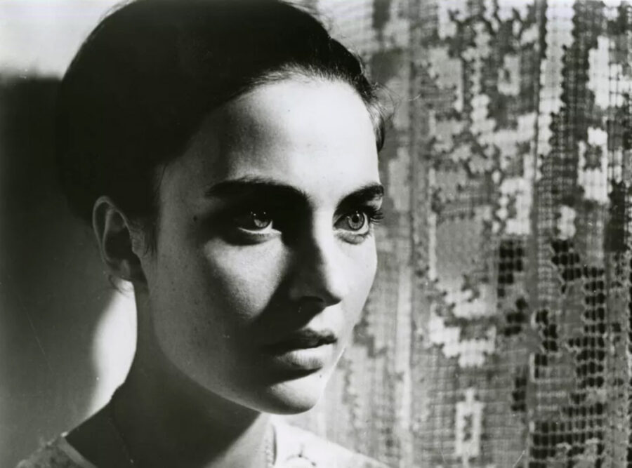 Afficher l'image Olga Karlatos