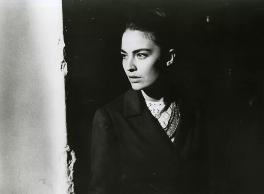 Afficher l'image Olga Karlatos