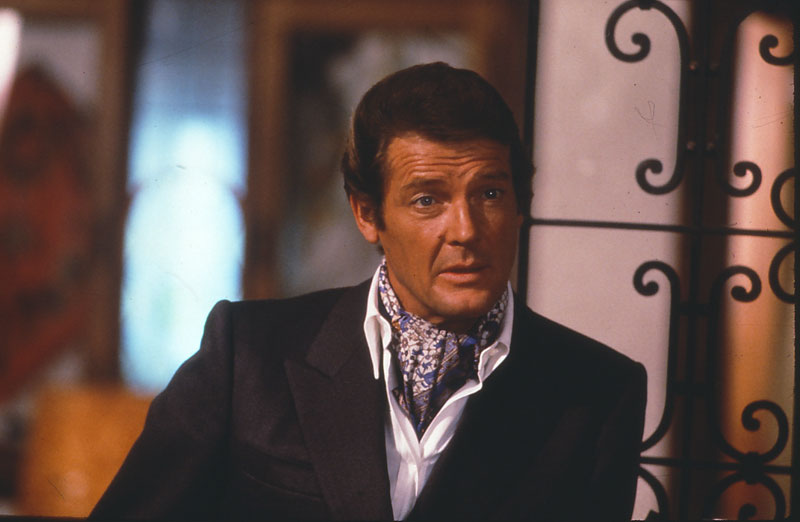 Roger Moore dans Les Séducteurs