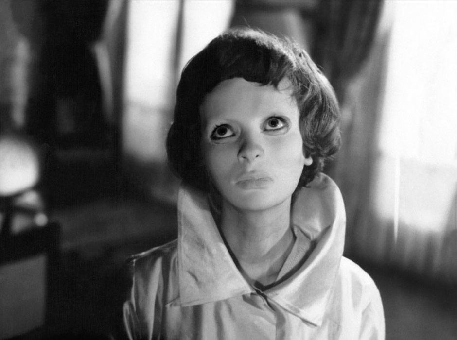 Edith Scob dans Les yeux sans visage