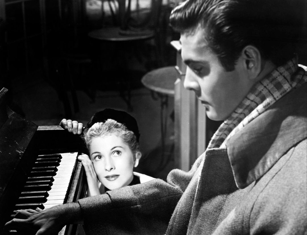 Joan Fontaine, Louis Jourdan dans Lettre d'une inconnue