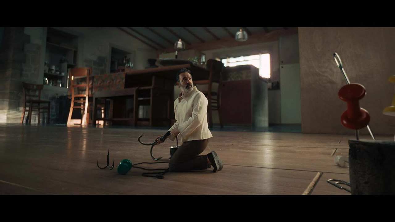Jean Dujardin dans L'Homme qui rétrécit de Jan Kounen
