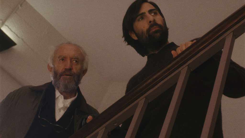 Jonathan Pryce, Jason Schwartzman dans Listen Up Philip