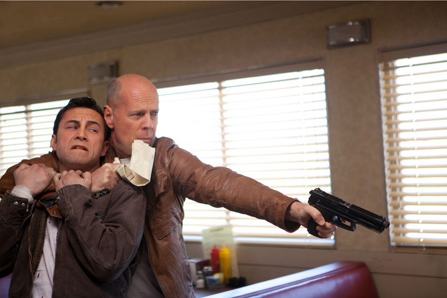 Bruce Willis, Joseph Gordon-Levitt dans Looper