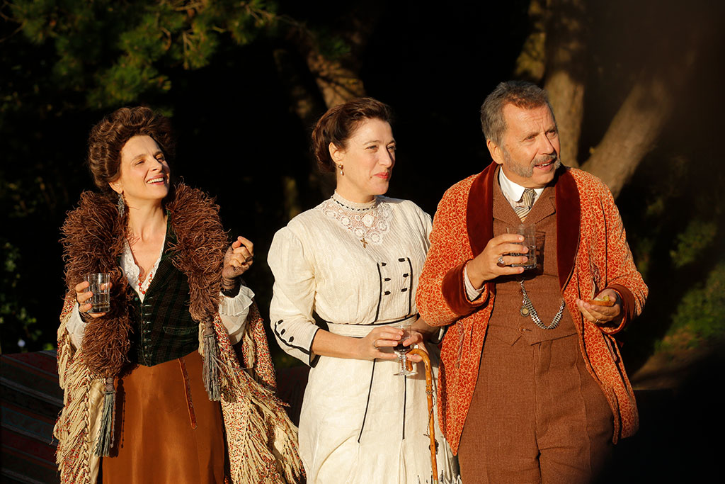 Juliette Binoche, Valeria Bruni Tedeschi, Fabrice Luchini dans Ma Loute