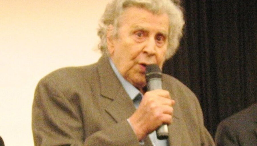 Afficher l'image ma-rencontre-avec-mikis-theodorakis-01