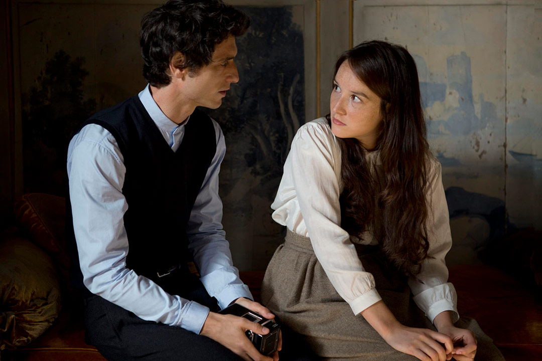 Jérémie Elkaïm, Anaïs Demoustier dans Marguerite & Julien